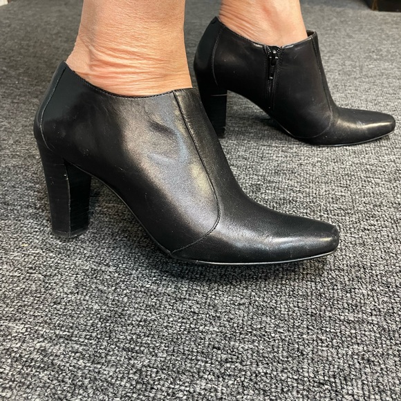 Size 8 M - Picture 1 of 6